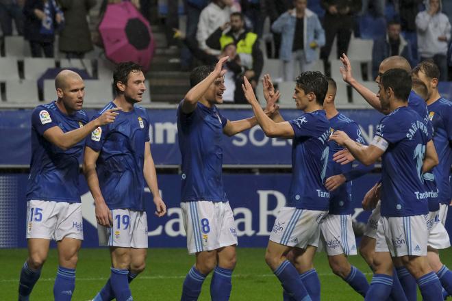 Los jugadores del Real Oviedo celebran uno de los goles ante el Girona (Foto: Luis Manso).