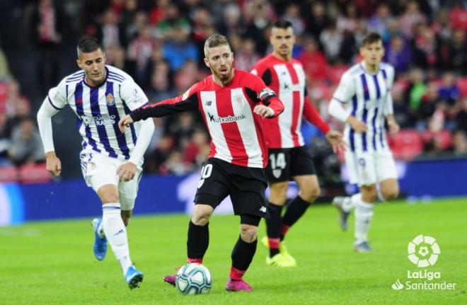 Sergi Guardiola persigue a Muniain en el Athletic Club - Valladolid.