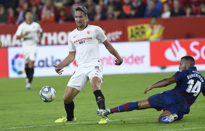 De Jong, en el Sevilla 1-0 Levante. (Foto: Kiko Hurtado).