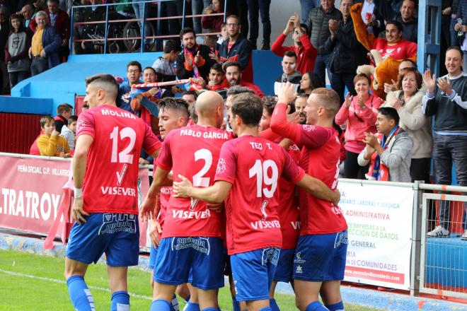 Los jugadores del Villarrobledo celebran uno de sus goles (Foto: CPV).