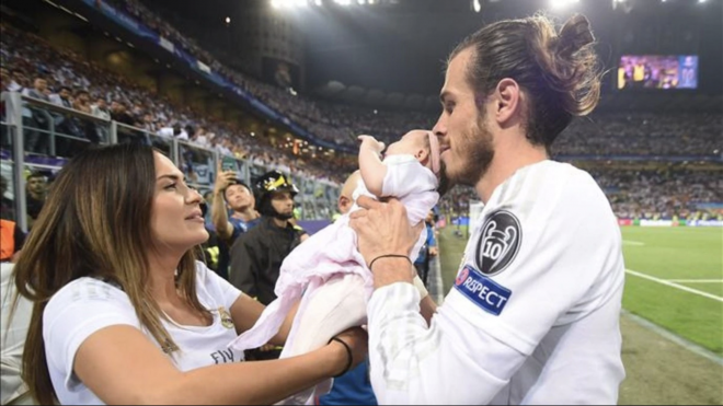 Gareth Bale, junto a su pareja Emma Rhys-Jones y su hija (Foto: EFE).