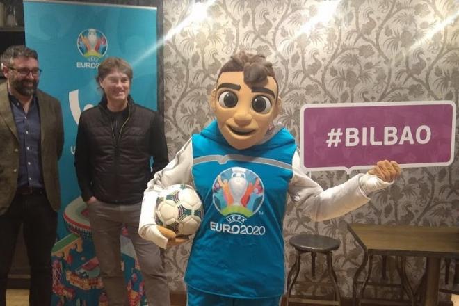 Skillzy, la mascota de la Euro 2020, estuvo en Bilbao (Foto: EDB).
