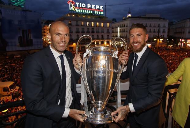 Zidane y Sergio Ramos posando con la Champions.