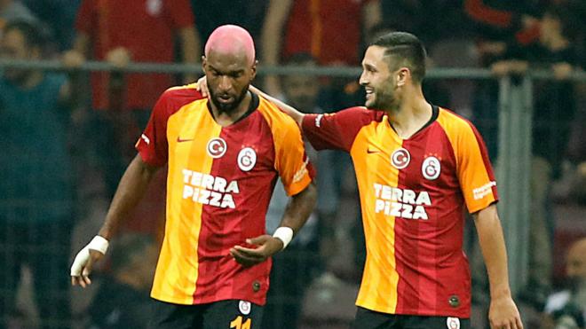 Babel y Andone celebran un gol del Galatasaray.