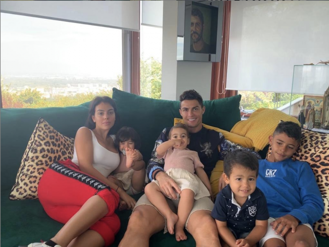 Cristiano Ronaldo y Georgina Rodríguez, con sus hijos (Foto: @cristiano).
