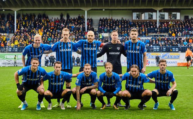 Álvaro Muñiz posando junto al resto de sus compañeros del Inter Turku (Foto: Inter Turku)