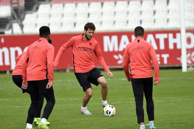 Franco Vázquez, en el entrenamiento del Sevilla de este miércoles. (Foto: Kiko Hurtado).