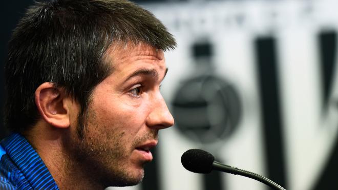 Celades en rueda de prensa como entrenador del Valencia CF.