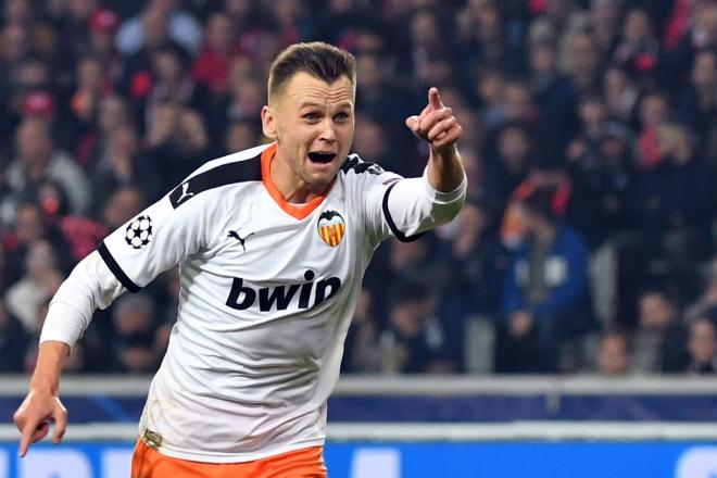 Cheryshev celebra su gol en el Lille-Valencia