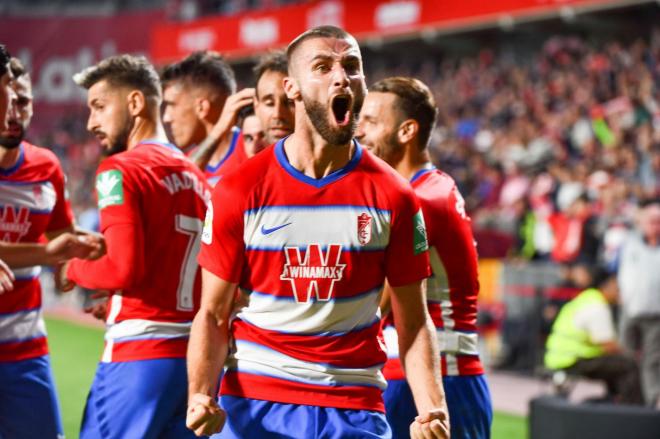 Domingos Duarte celebra un gol con el Granada.