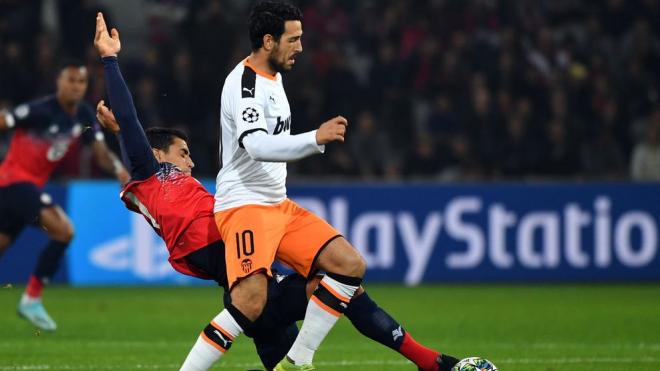 Parejo lideró la salida de balón de los de Celades en el Lille - Valencia CF (Foto: UEFA)