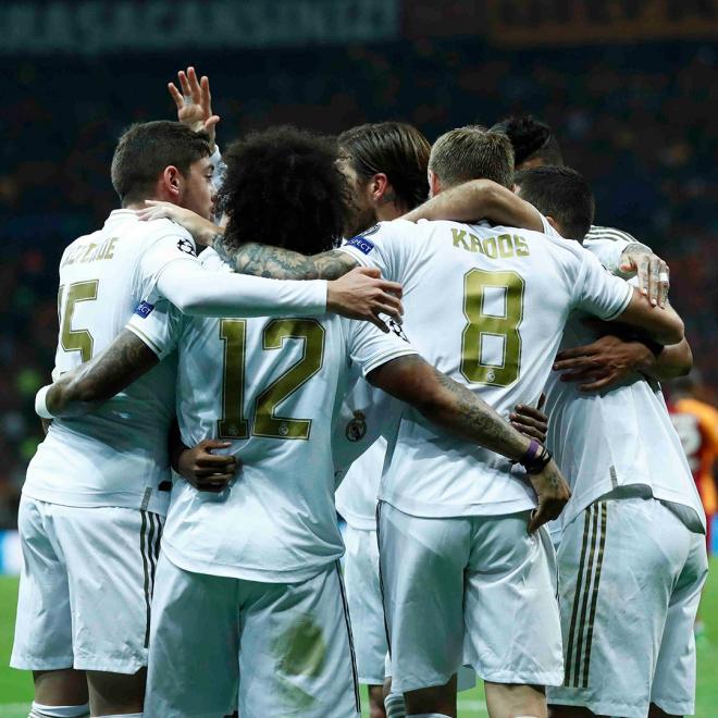 Los jugadores del Real Madrid celebran el gol de Toni Kroos, que les daría la victoria en Turquía (F