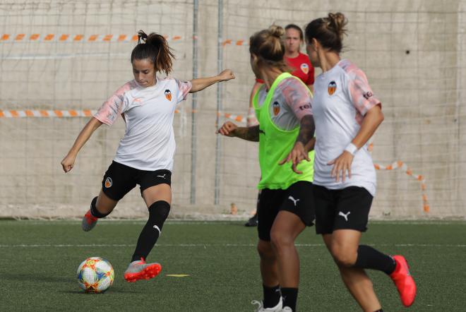 Naiara Beristain en los entrenamientos del Valencia CF Femenino. (Foto: Valencia CF)