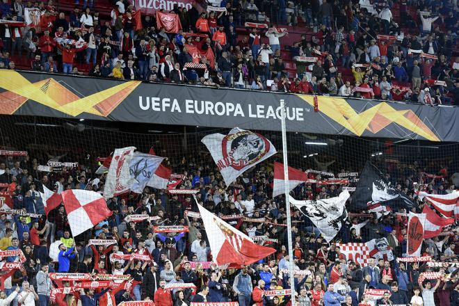 La afición del Sevilla, durante el partido de la Europa League ante el Dudelange (Foto: Kiko Hurtado).