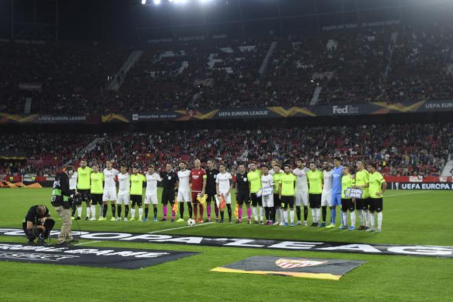 El Sevilla y el Dudelange, antes de su primer encuentro en la Europa League (Foto: Kiko Hurtado).