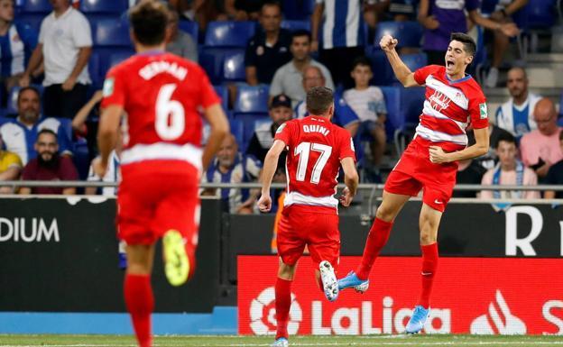 Carlos Fernández, celebrando su gol ante el Espanyol.