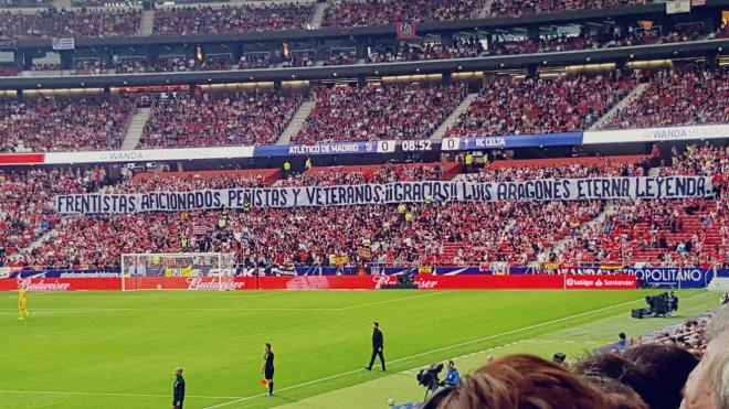 La 'polémica' pancarta en el estadio del Atlético de Madrid.