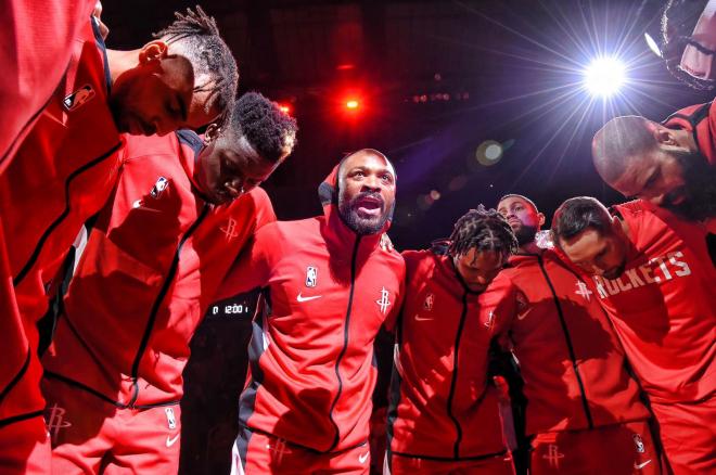 Los jugadores de los Rocket de Houston, antes del partido (Foto: @HoustonRockets).