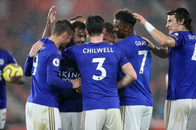Los jugadores del Leicester City celebran uno de los goles ante el Southampton en una goleada histórica.