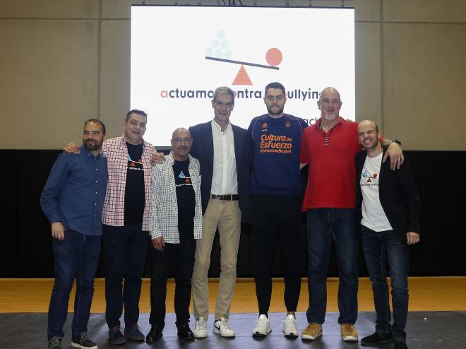 L’Alqueria del Basket de Valencia ha acogido este viernes 25 de octubre el primer evento de la campaña “actuamos contra el bullying”