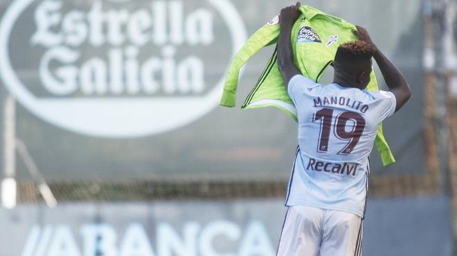 Celebración de Apeh en su gol al Pontevedra (Foto. RCCV).