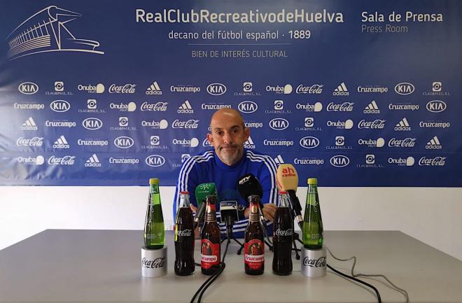 Alberto Monteagudo en sala de prensa. (@recreoficial)