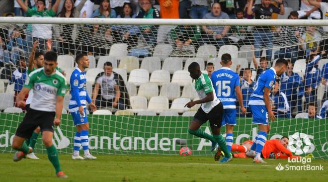 Momento del gol de Yoda en en el Racing-Dépor (Foto: LaLiga).