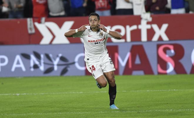 Chicharito Hernández celebra su gol en el Sevilla-Getafe (Foto: Kiko Hurtado).
