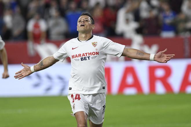 Chicharito Hernández celebra su gol en el Sevilla - Getafe (Foto: Kiko Hurtado).