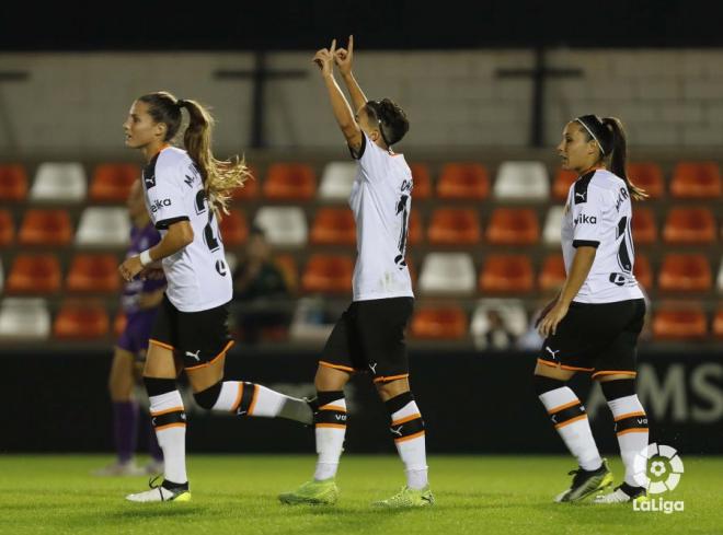Carol Férez celbrando el gol del Valencia CF Femenino (Foto: LaLiga)