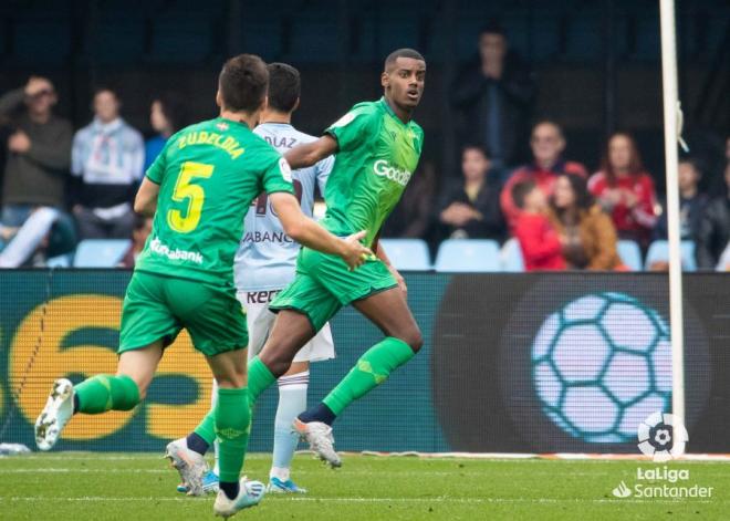 Alexander Isak celebra su gol en el Celta-Real Sociedad (Foto: LaLiga).