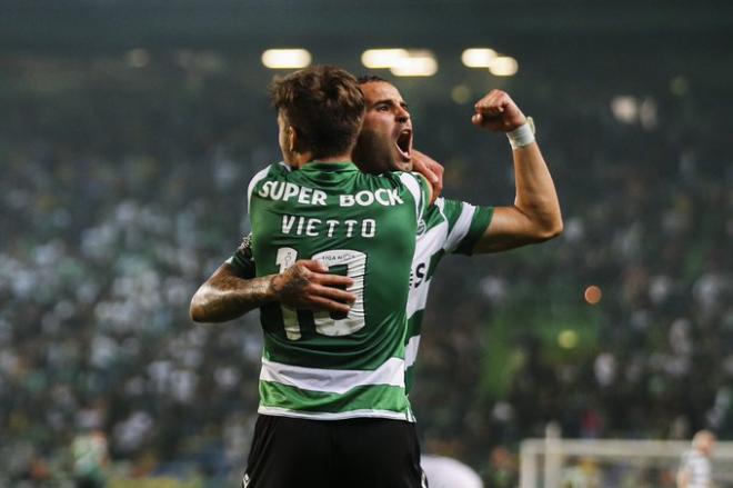 Jesé celebra con Vietto su primer gol con el Sporting de Portugal.