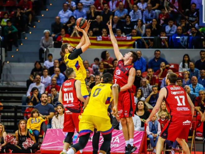 Nikola Mirotic lanza a canasta en el Casademont Zaragoza-Barcelona Basket (@FCBBasket).