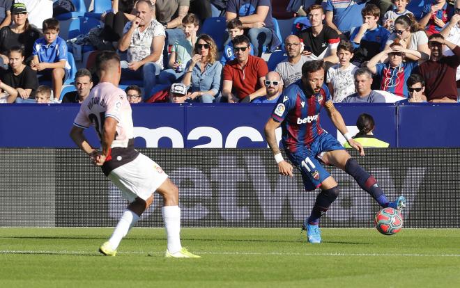 Morales, durante un lance del Levante-Espanyol (Foto: LaLiga).