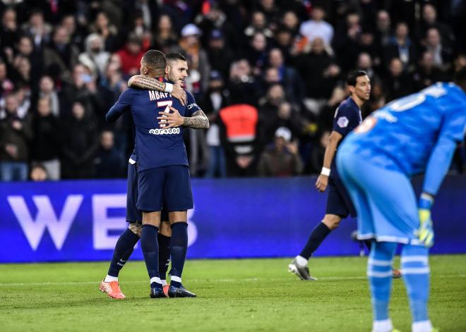 Mbappé celebra con Icardi el gol del argentino ante el Olympique de Marsella (Foto: PSG).