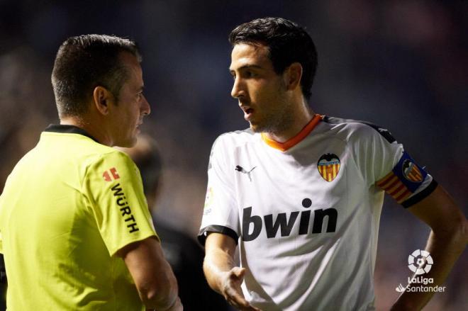 Dani Parejo también se quejó del árbitro y de la expulsión de Rodrigo en el Osasuna-Valencia (Foto: LaLiga)