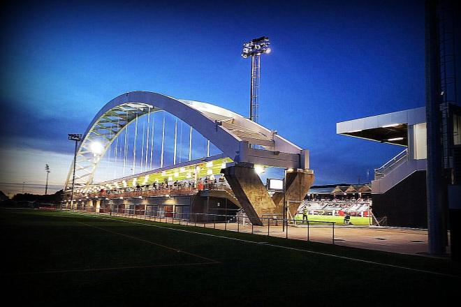 El arco de Lezama en una tarde-noche de fútbol del Bilbao Athletic.