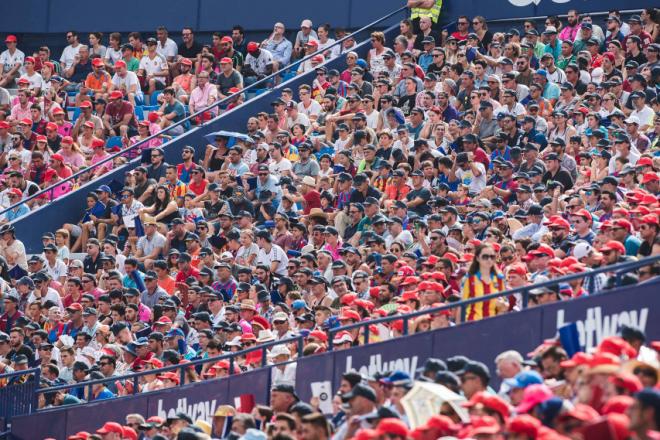 La afición granota en el estadio Ciutat de Valencia (Foto: Levante UD).