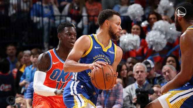 Stephen Curry durante el partido de la NBA contra los Thunder de Oklahoma (Foto: @warriors).