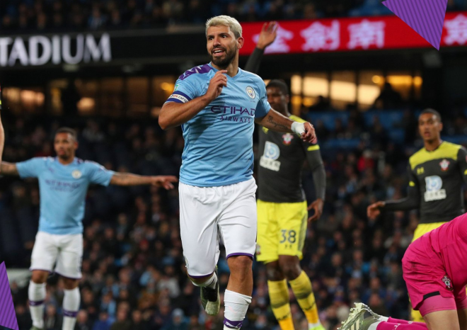 El Kun Agüero celebra un gol con el Manchester City.