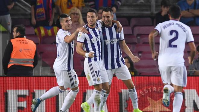 Los jugadores del Pucela celebran el gol de Kiko Olivas contra el Barça (Foto: EFE).