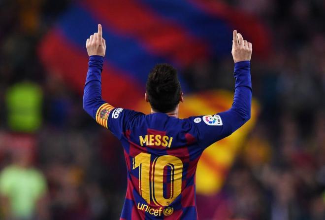 Leo Messi celebra uno de sus goles contra el Valladolid.