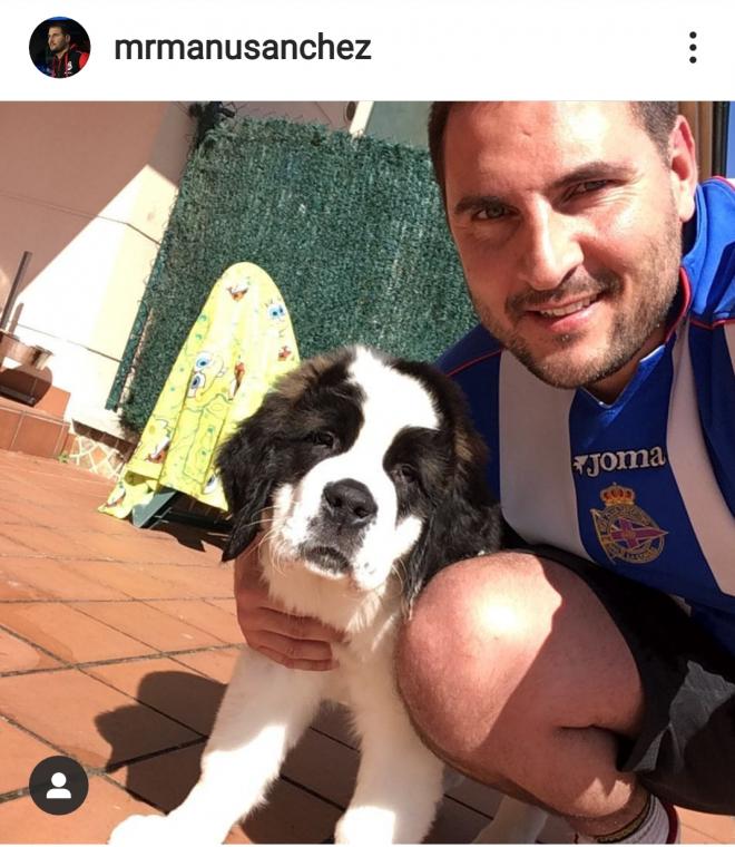 Manu Sánchez con su perro Osito (Foto: Instagram @mrmanusanchez)