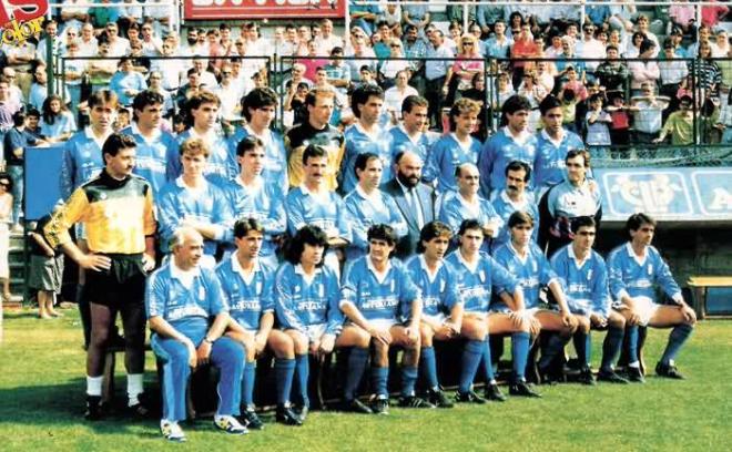 Plantilla del Real Oviedo de la temporada 1989/1990 (Foto: Datos e Historia del Real Oviedo).