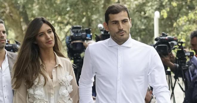 Sara Carbonero e Iker Casillas cuando el portero salió del hospital tras su infarto (Foto: EFE).