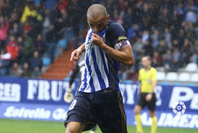 Un clásico: Yuri, celebrando un gol bajo la lluvia (Foto: LaLiga).