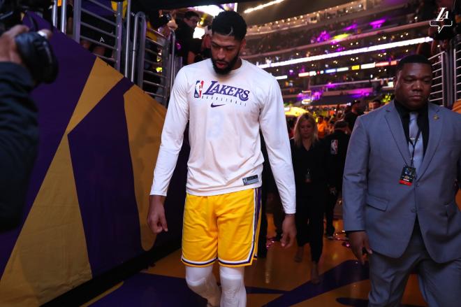 Anthony Davis, tras finalizar el partido de la NBA contra los Grizzlies (Foto: @Lakers).