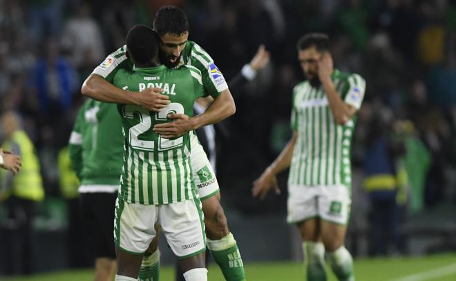 Fekir y Emerson celebran un gol en un Betis - Celta (Foto: Kiko Hurtado)