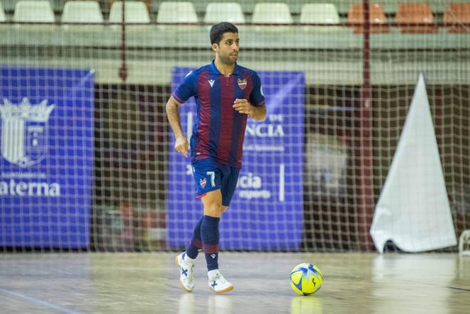 Javi Rodríguez con la camiseta del Levante.