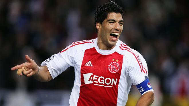 Luis Suárez celebra un gol con el Ajax antes del mercado de fichajes de invierno de 2011.